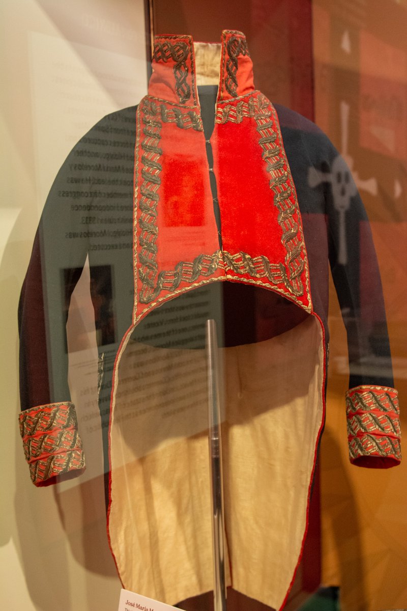 AmRevMuseum's tweet photo. This laced uniform coat on view at the Museum belonged to José María Morelos y Pavón, who led the first independent legislature for Mexico. Morelos, however, was captured, tried, and executed by Spanish forces in 1815. A prayer book stained with his blood is on display nearby. https://t.co/ffECndtwmi