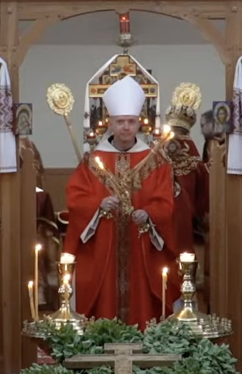hmkherman's tweet photo. Our future Norwegian Holy Father blesses with the trikirion and dikirion while concelebrating at Divine Liturgy on Exaltation ❤️ https://t.co/Jhtrju0UKJ