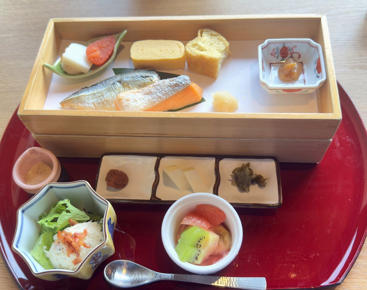 CharlieBroexlh's tweet photo. 思ったよりちゃんとしてて、なんか安心しちゃった🍚小さくつぶやく。 https://t.co/GxfUwC3wzJ