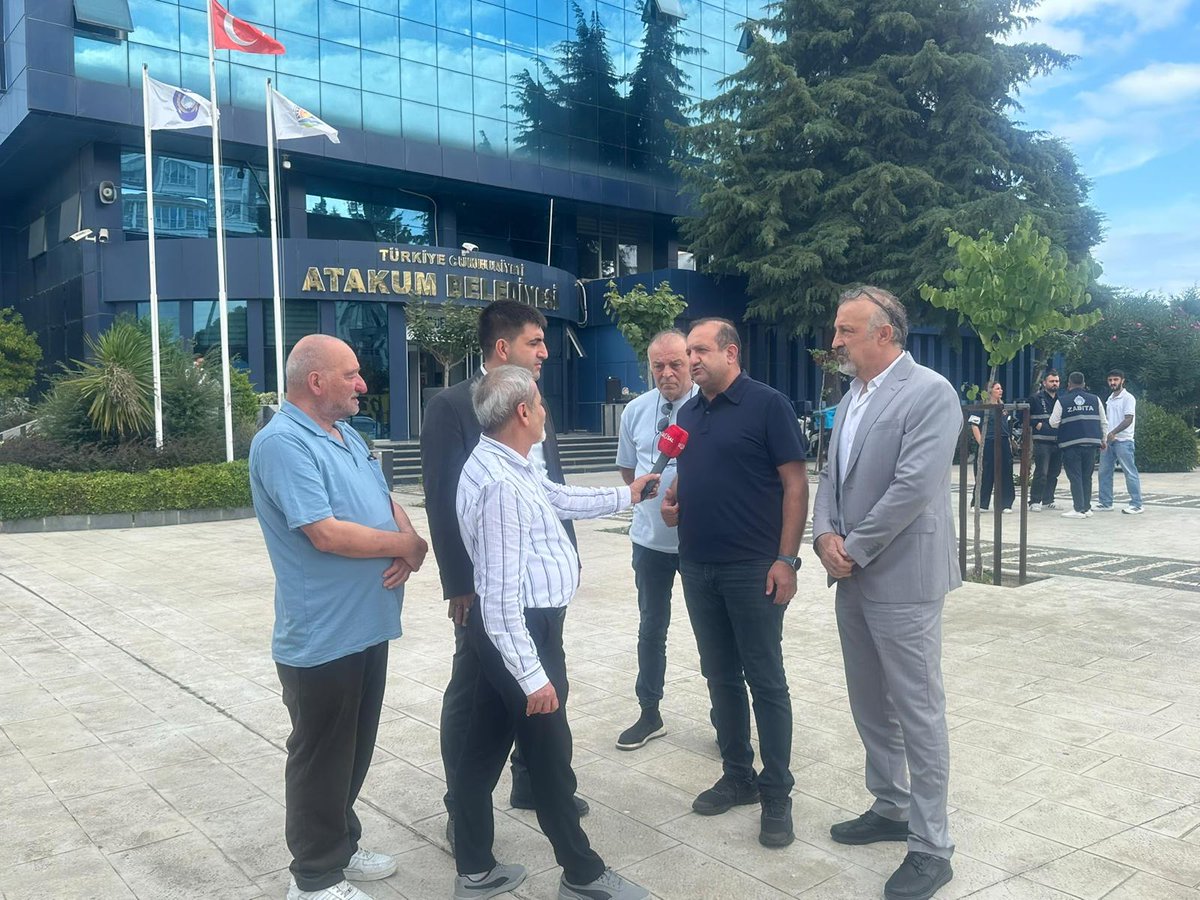 sametkunt1's tweet photo. Hakları için mücadele eden Atakum Belediyesi işçileriyle birlikteydik. Mücadelelerinde işçi arkadaşlarımızla sonuna kadar birlikteyiz.

Vurguncuların, havadan para kazananların, faizcilerin değil; üretenlerin ve emekçilerin Türkiyesini kuracağız. 

@atakumbelisci 
@tezkoopissndk https://t.co/7ZQiDgccLb