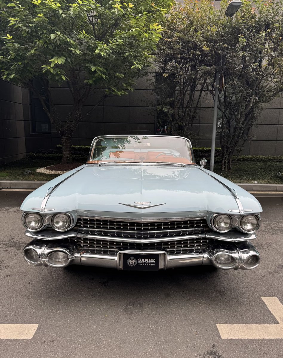 Chloe_m066's tweet photo. What year is this car? https://t.co/mgKRCYoXkU