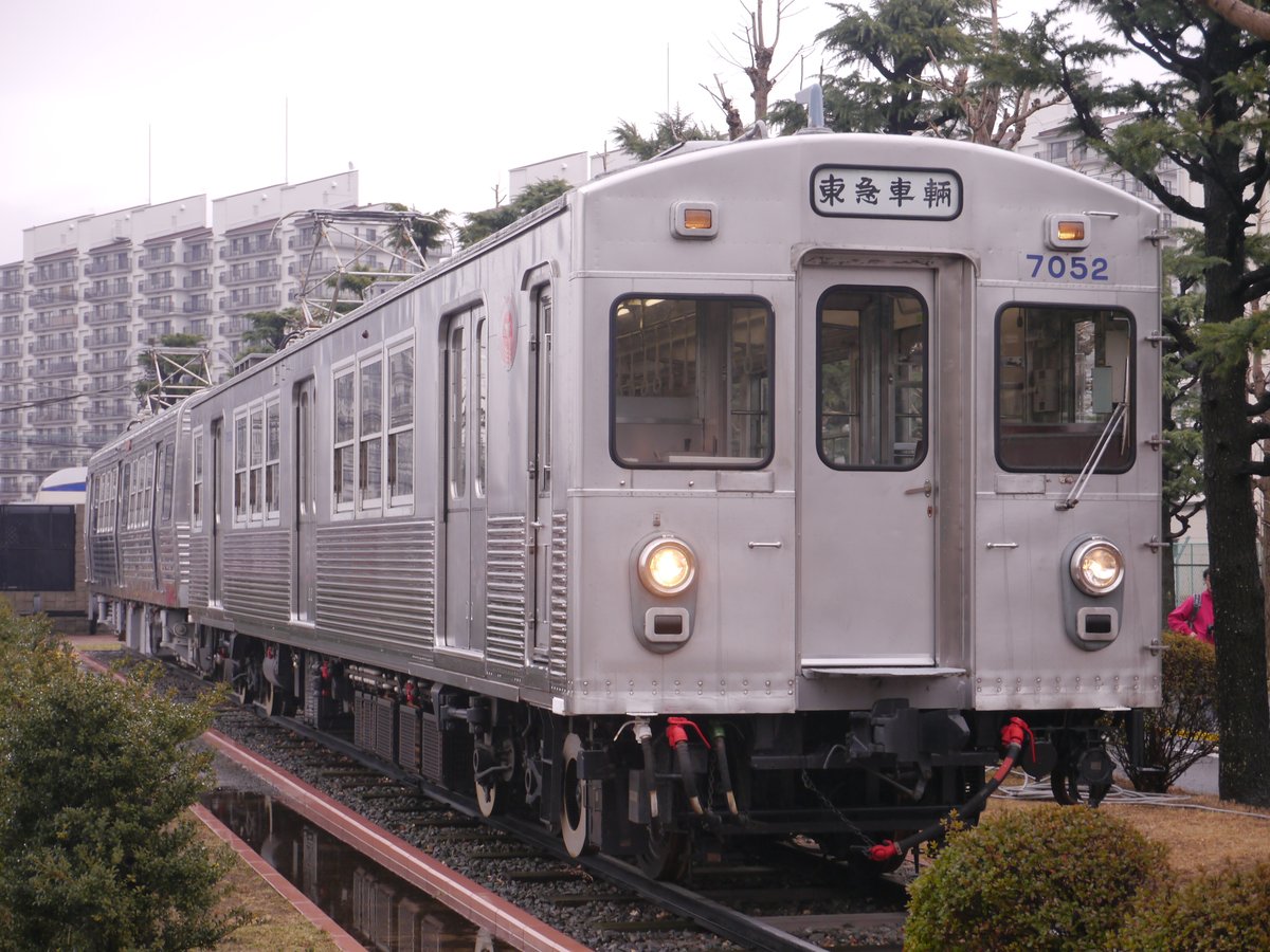 CA_subsc's tweet photo. 東急車輛製7000系は国内初のオールステンレス車両。
それから進化を遂げ、現在はSustinaシリーズとしてブランディングされ全国に送り出されています。

武骨で味のあるコルゲートボディがスタイリッシュで美しいフラットボディに進化していますが、その過程を全国各地を巡り味わえるのは今だけかも知れません。

弘南鉄道7000形
大井川鐵道7200系
養老鉄道7700系
伊豆急行8000系
長野電鉄8500系…などなど

この秋は昭和の芸術を味わう秋にしてみませんか？
そしてその足で10/1にデビューする令和の芸術、最新のSustina！ことでん2000形も是非。