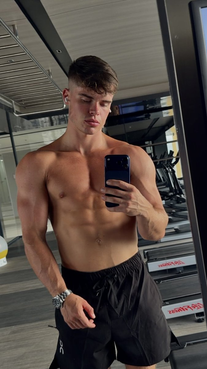 MasterGodJoe's tweet photo. Hot and sweaty😛🔥 https://t.co/4pFyZUkJGX