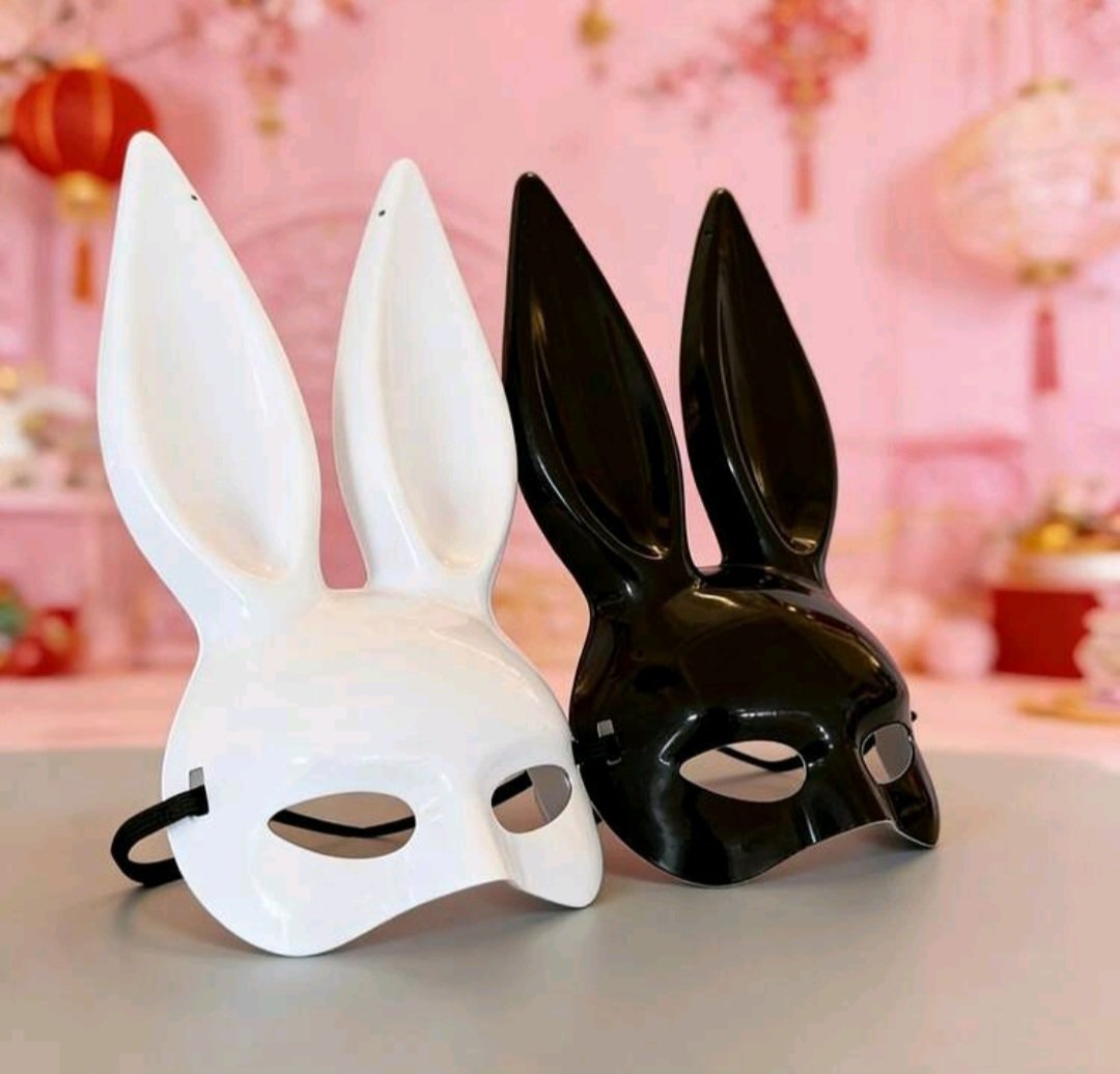 Roxysince2021's tweet photo. หน้ากากกระต่ายหูยาว 🖤🤍🐰 https://t.co/hhIr0nNuoX