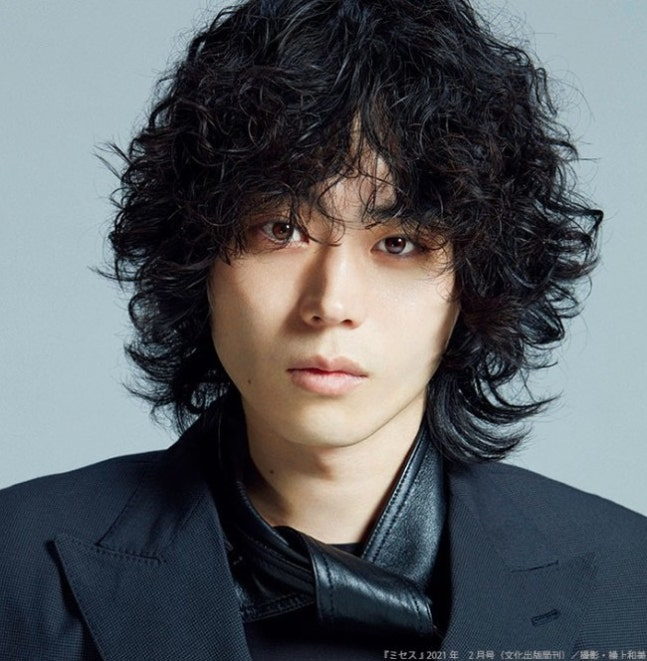 pannchoa's tweet photo. Suda Masaki to be playing the lead in Abe's shooting's biopic, portraying the shooter as a Korean man 
https://t.co/A85nL5irGv https://t.co/CcUvWZwQJI