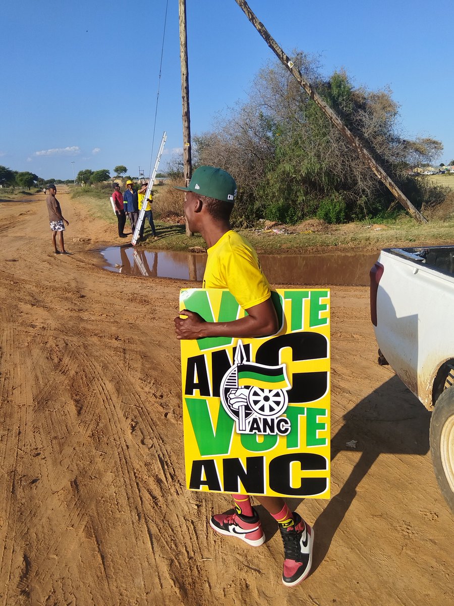 Slavenmasta1's tweet photo. On the Ground 🖤💚💛
#ANC #LocalElection https://t.co/7kzsiIH8Kx