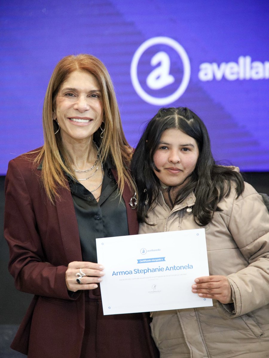 magdysierra's tweet photo. 🙌🏼 | Hoy es uno de esos días que nos llenan de felicidad y orgullo…

Le dimos la bienvenida a las nuevas y nuevos estudiantes de los Centros de Formación Integral N° 1 y 2 que comienzan sus prácticas profesionalizantes en distintas dependencias municipales y entregamos becas formativas a quienes ya finalizaron este recorrido.

Y hay otra noticia que nos llena de alegría: quienes ya realizaron sus prácticas y tuvieron un buen desempeño hoy dan un nuevo paso y se incorporan a la planta laboral municipal.

Estoy muy orgullosa de cada uno de ustedes. Nos conocemos desde que son chicos, desde la escuela y el CFI, y me emociona verlos crecer, aprender y conquistar nuevos desafíos.

A partir del año que viene, además, vamos a contar con dos Centros de Inclusión para Personas con Discapacidad más, para seguir ampliando oportunidades, acompañando sus proyectos y construyendo una comunidad cada vez más inclusiva.

¡Felicitaciones por este logro y vamos por más!