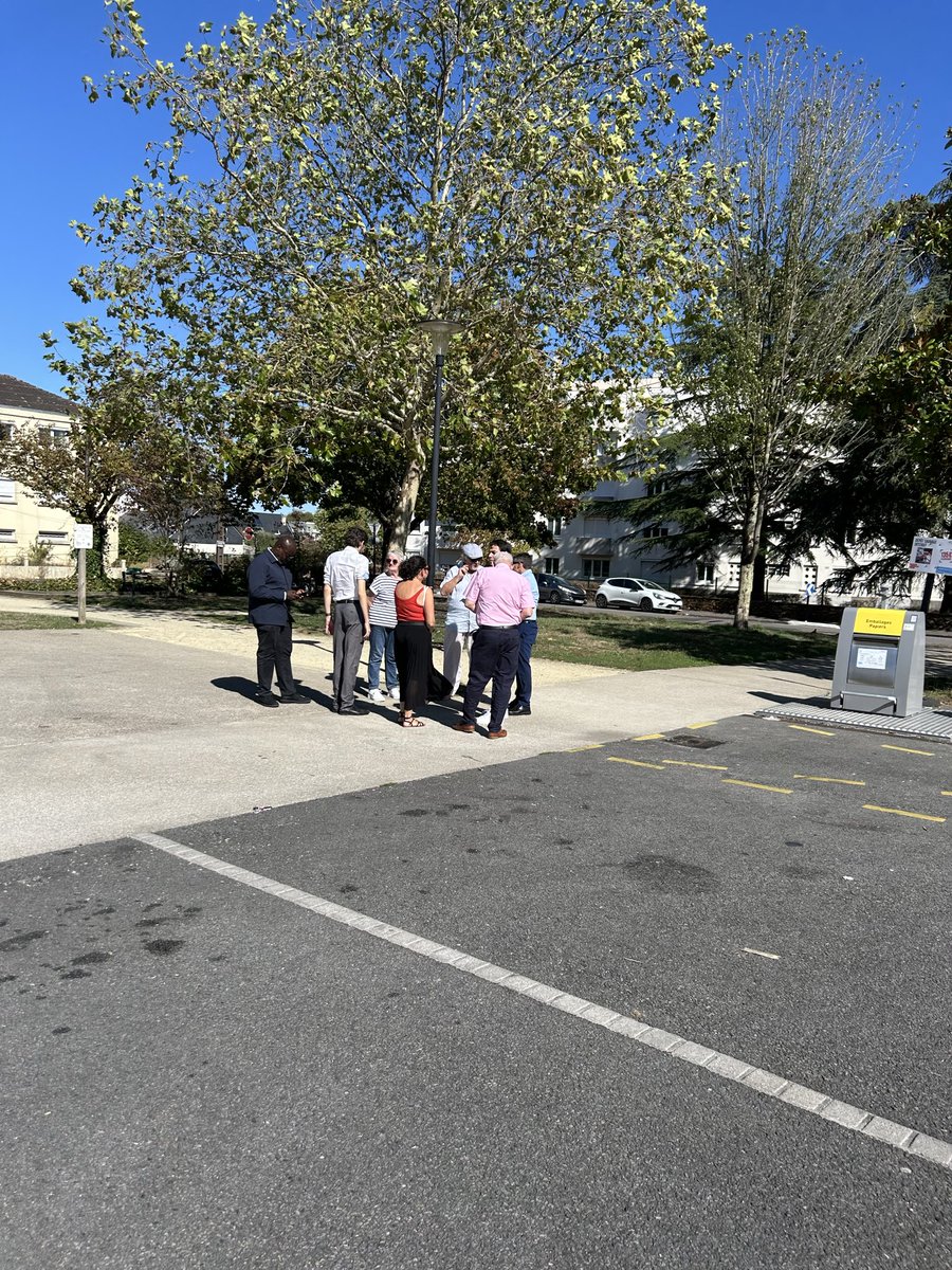 MAnnereau's tweet photo. Avec @AbdoulayeK3  à #SaintHerblain pour échanger avec les habitants et entrepreneurs sur les enjeux de la sécurité.
Points de deal, camps illicites : des solutions existent par un véritable volontarisme politique au local et un cadre national renforcé demain avec @GabrielAttal https://t.co/85HjDJRHqU