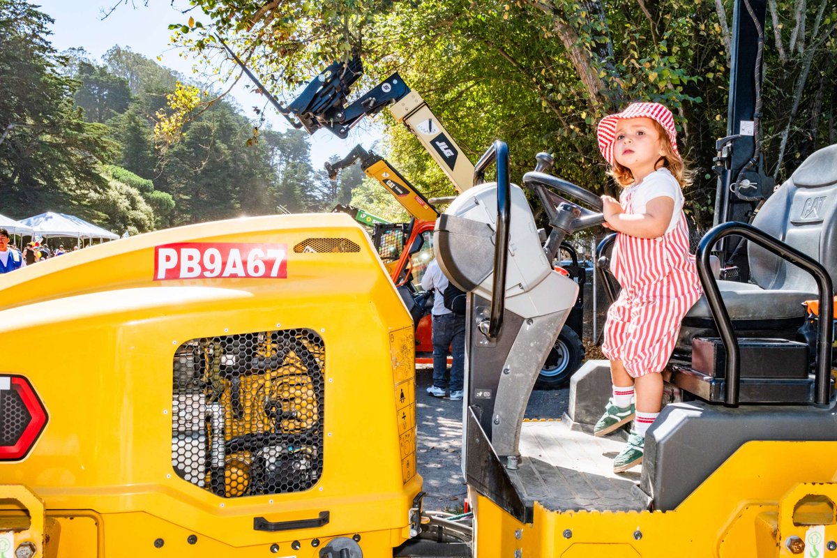 UCSFinCommunity's tweet photo. Our third annual Touch-A-Truck at Parnassus Heights was phenomenal with over 3,000 families having a wonderful Saturday morning on campus. We had music, arts-and-crafts, and SUPER COOL TRUCKS. This free community event is always a hit, and the third edition was full of smiles. https://t.co/ZW86rH40wg