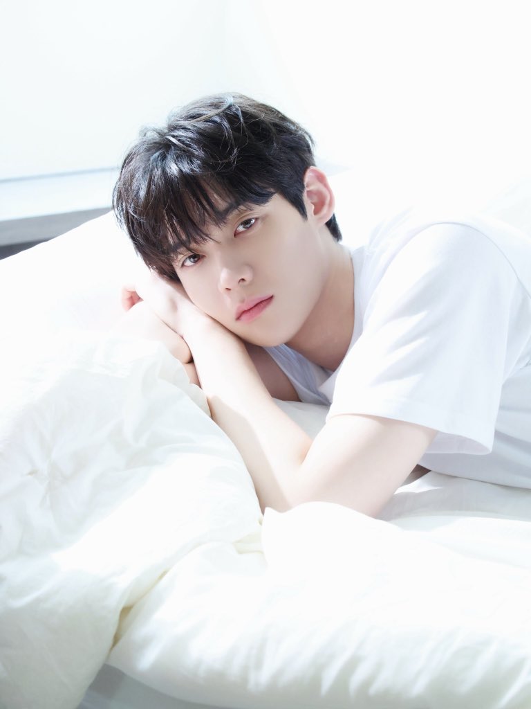 akatsuki_92's tweet photo. 不上天堂也能看到天使吗~
#Yoonzip #김윤식 #KimYoonSik #金允植 https://t.co/hHxSHAALYR