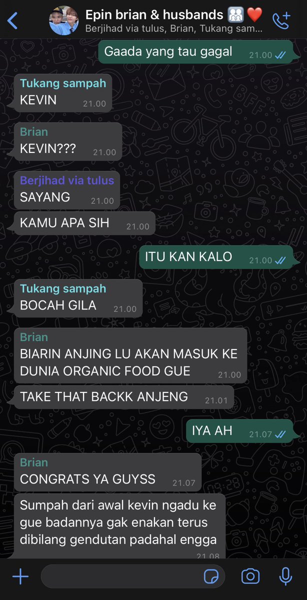 idvinee's tweet photo. Reaksi teman timun &amp; keluarga besar yang tiba-tiba di bombadir sama sg Aldo,  part of dijodohin via nenek syongsok au https://t.co/WXiF2cqvfH