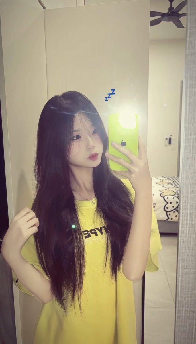 Chloe22Chloe77's tweet photo. Sg friends where? https://t.co/UW4Or4lUZa