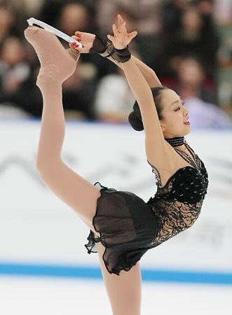 jensofff's tweet photo. Mao Asada beautiful black dress for her “Waltz of masquerade” program (2008) .
Absolutely stunning ✨ https://t.co/GCIrrL7Pse