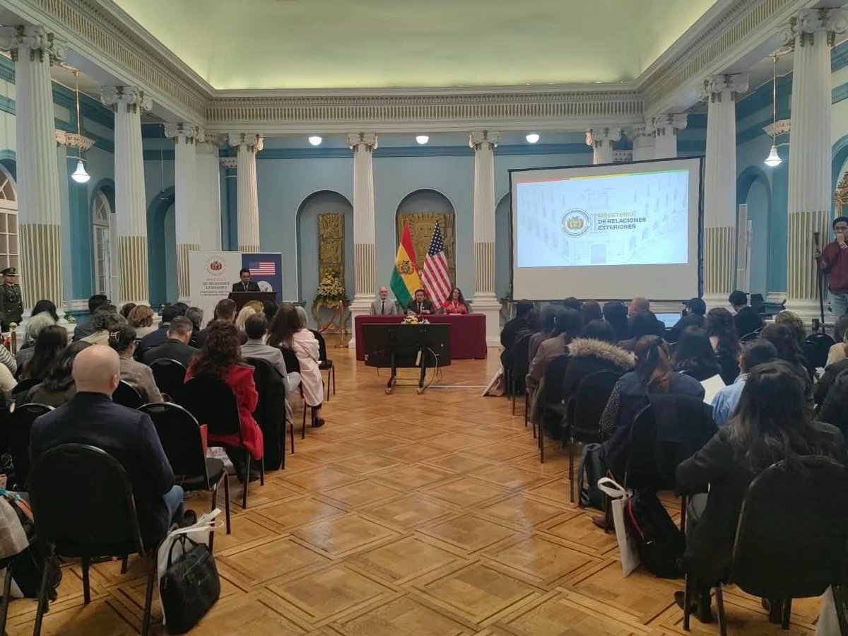 BoliviaSave's tweet photo. Estados Unidos invierte USD 2,5 millones para fortalecer la lucha contra la trata de personas en Bolivia mediante el proyecto Actuando Juntos Contra la Trata (ATFAT) de Save the Children. https://t.co/9O5rdqLaNl