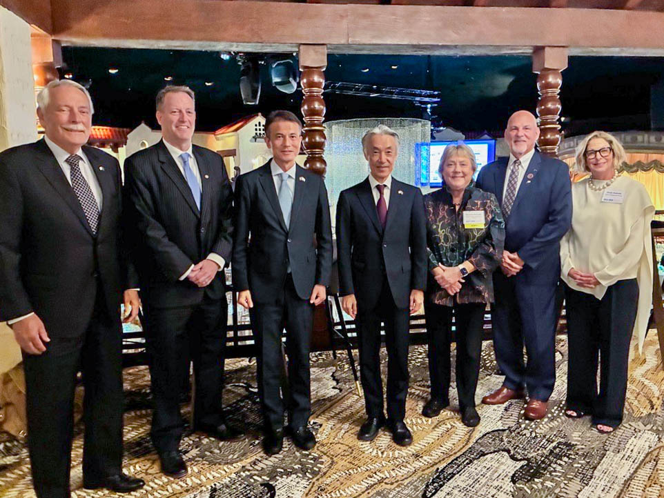 JapanEmbDC's tweet photo. My appreciation goes to the Japan-America Society of Indiana for fostering people-to-people ties, the foundation of the strong Japan-US relationship. They also co-organized the Japan-US Midwest Conference in Indianapolis and a spectacular dinner. -Ambassador Yamada https://t.co/1cvGgrZWFB
