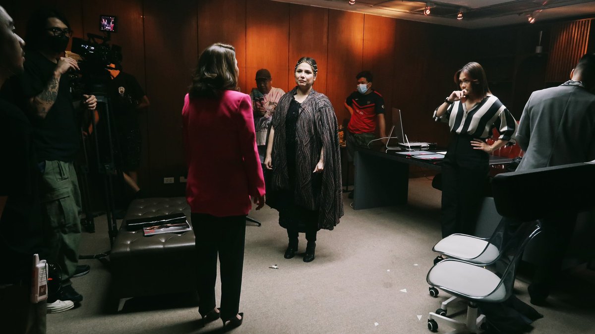 officialjudayph's tweet photo. Behind every ganap, may mas maraming ganap! 😂✨ Here’s a look at the fun that happens behind Shine Artist Management! 🙈🙊

Episode 6 drops tomorrow on @HBOMaxPH ✨

#JudyAnnSantos #CallMyManagerPH #HBOMax https://t.co/7rOnxreNpL