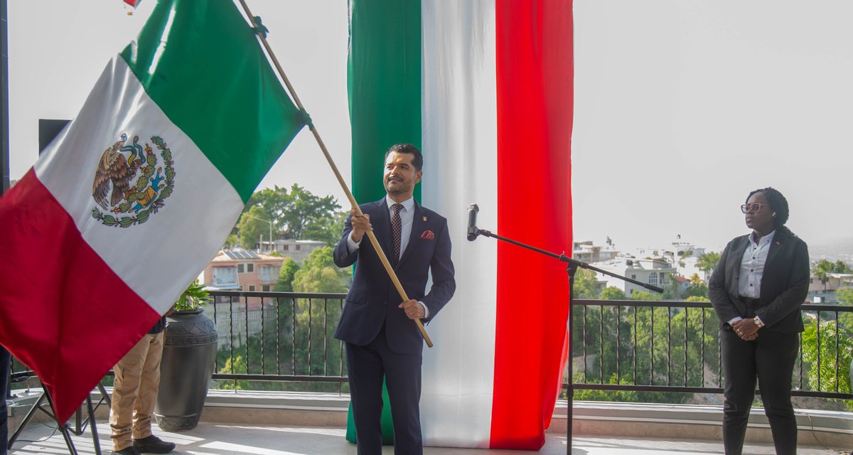 jjcisnerosch's tweet photo. Gracias a la comunidad mexicana, a las autoridades haitianas, a los amigos y las amigas de México que nos acompañaron a celebrar el 216º aniversario del inicio de la lucha por nuestra Independencia Nacional.

¡Viva México! 🇲🇽
¡Viva la amistad entre México y Haití! 🇲🇽🇭🇹 https://t.co/ka2AAAFHuN