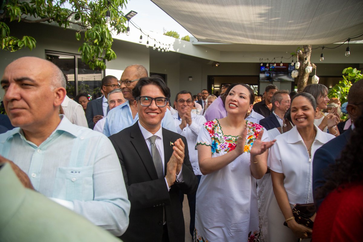 jjcisnerosch's tweet photo. Gracias a la comunidad mexicana, a las autoridades haitianas, a los amigos y las amigas de México que nos acompañaron a celebrar el 216º aniversario del inicio de la lucha por nuestra Independencia Nacional.

¡Viva México! 🇲🇽
¡Viva la amistad entre México y Haití! 🇲🇽🇭🇹 https://t.co/ka2AAAFHuN
