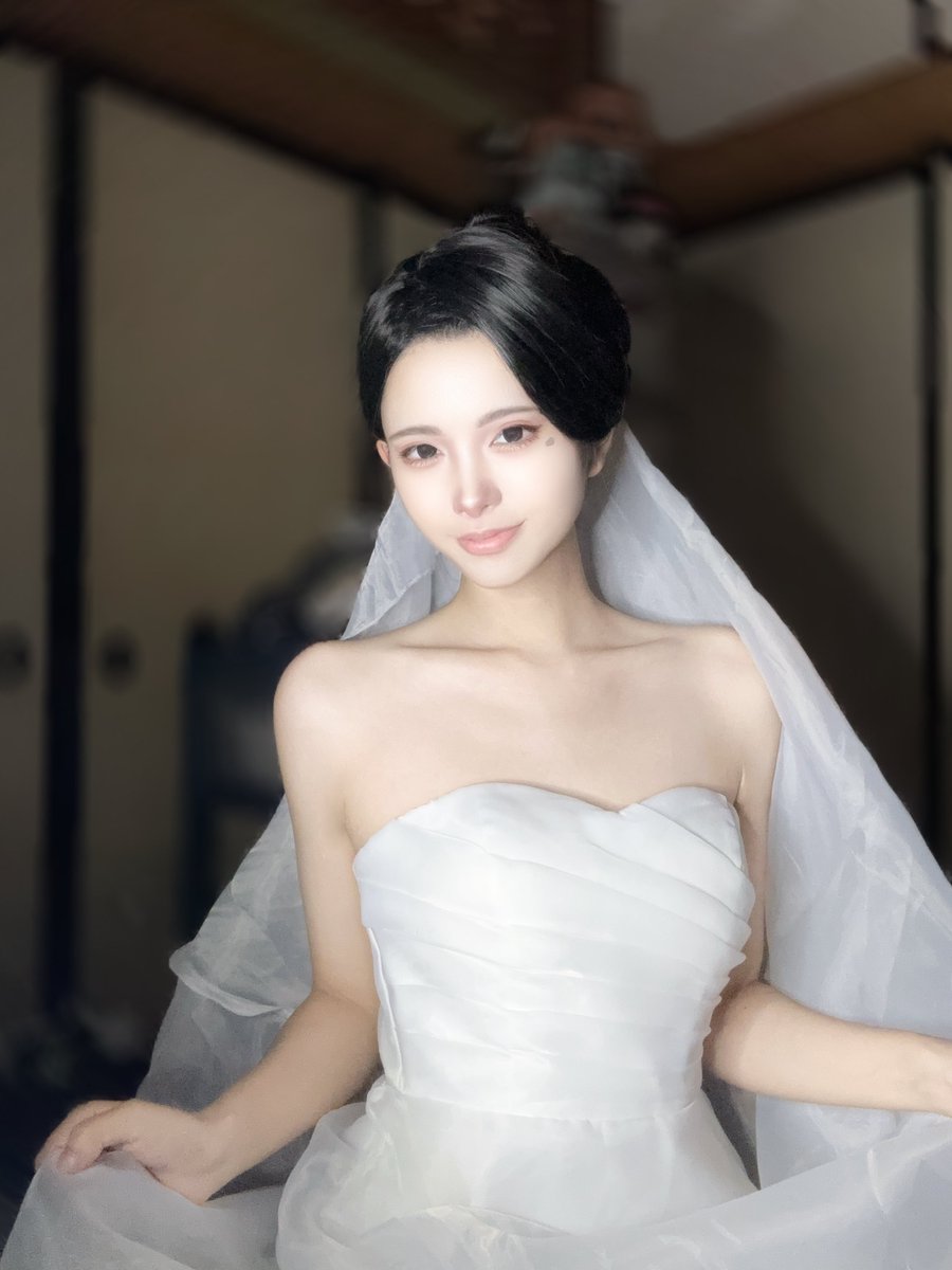 noachandeshita's tweet photo. ウチはウエディングドレスが可愛いから着るんじゃ♪ https://t.co/QBjI6CIHCs
