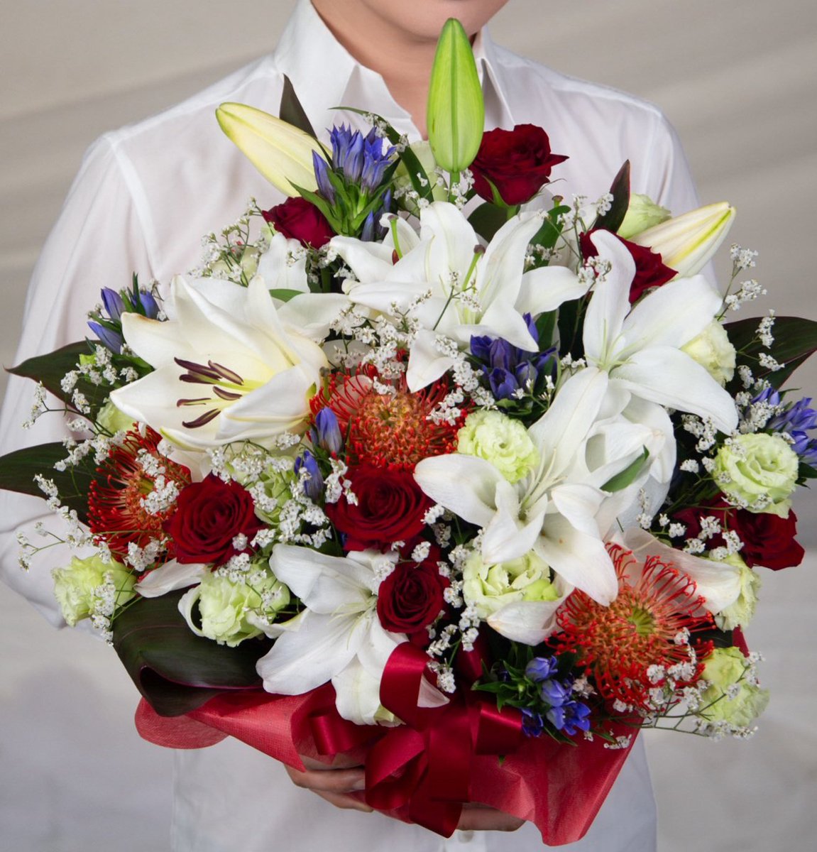 memoryHT's tweet photo. @takeshima_staff 花かご・ピンクッション
花言葉は「降り注ぐ愛」

白を基調とした花かごの中で
ピンクッションの赤が映えます✨
そして宏くんも⤴️⤴️✨💕

明日は札幌で
大貫祐一郎さんと
ピアノ🎹と歌だけのライヴ🎶
大成功を記念しています🙏

#竹島宏　#ひろネット　#花便り https://t.co/eSgIbVUfV9