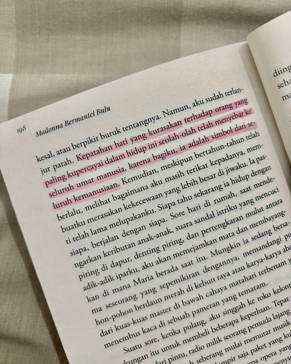 TarenEmbreirr's tweet photo. The definition of all-consuming love ends with an old lover. I never believed a man who said, “I won’t forget you. Maybe I can, but it’ll take years…” It seemed impossible and ridiculous. But after reading this book, I realized Raif Efendi truly https://t.co/m0oF06M7Bn