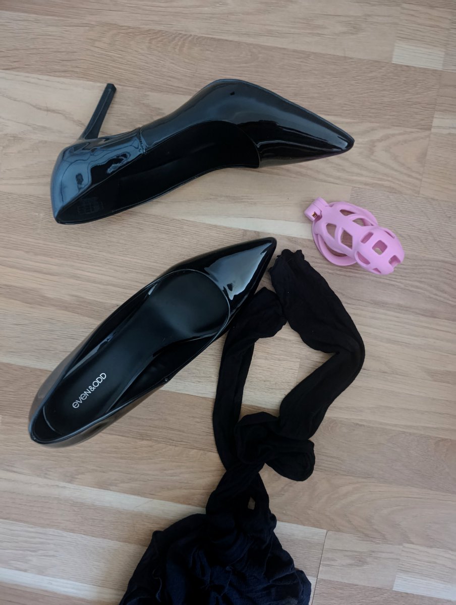 princeznavik's tweet photo. 10 days to my birthday. Let’s see what my good boys have planned for me this year. I’m getting curious already 😏

• findom femdom goddess heels cage nylon goddess paypig cashpig fincuck humanatm moneyslave finanční otrok • https://t.co/u1j75OgqHx