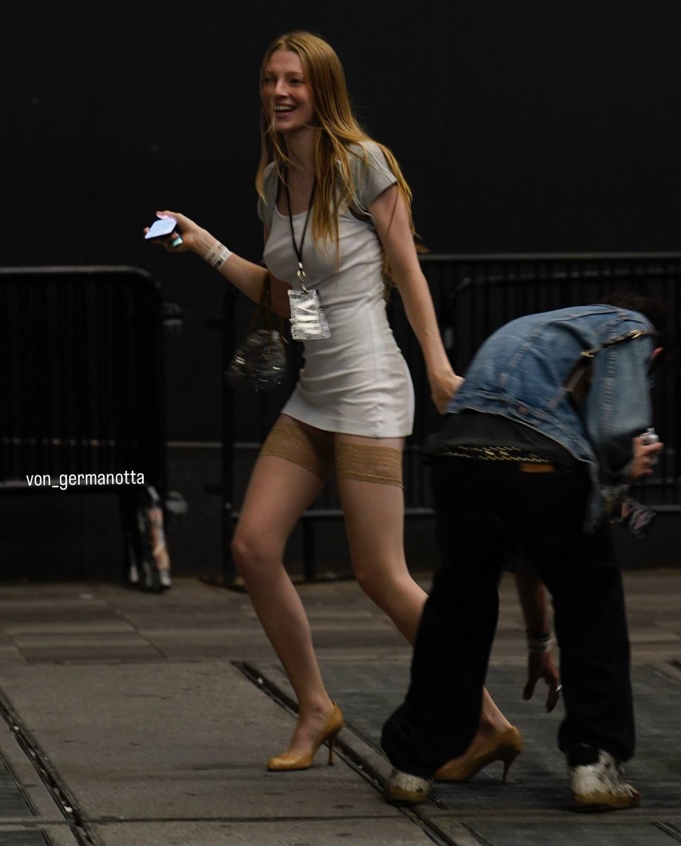 schaferhunterbr's tweet photo. Hunter Schafer esteve ontem no show da Charli XCX, em New York! ♡ https://t.co/PBtv9YmnU7