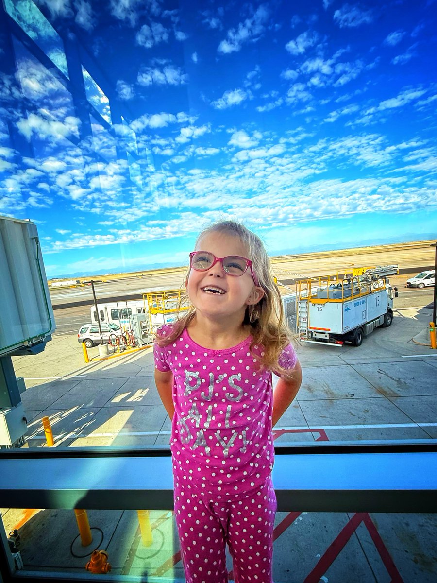 BorisFranzese's tweet photo. Heading to Nashville to celebrate a special little girl’s first birthday. Eventually, Hope will get out of her PJs. 245 of 365 https://t.co/UDaiVYmmXC