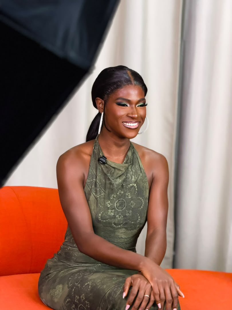 omogeabi's tweet photo. THE QUEEN OF ABIVERSE 🌸

Sitting pretty for Day 3 of her media rounds and you can tell Abi is ready to take the world by storm. 

WELCOME HOME ABI
QUEEN ABI 

#AbisolaAyoola #BBNaija https://t.co/JD2zoioZVu