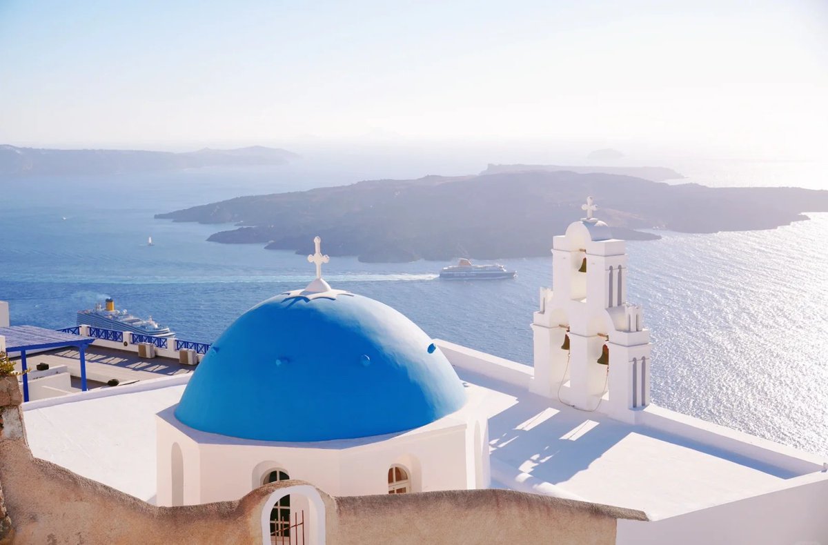 YoungPollamt's tweet photo. Just caught the golden hour at Santorini’s white-washed cliffs—warm breeze, blue domes, and that perfect sunset glow that makes every bad day fade. Can’t stop smiling about this view! https://t.co/lpkL91PPhB
