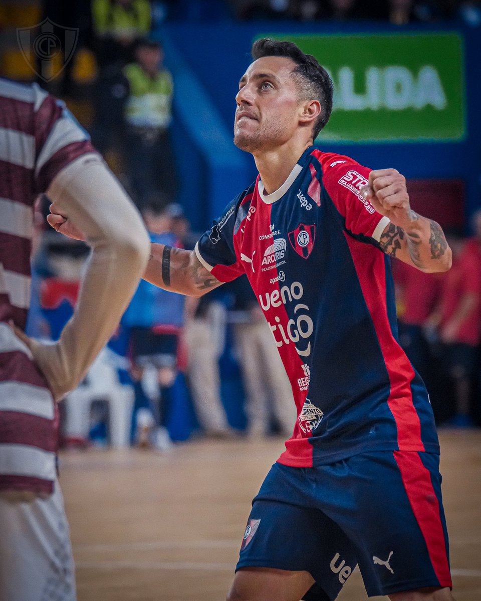 CerroFutsalFIFA's tweet photo. De Ushuaia al Barrio 🔥🏟️

El Campeón del Mundo, “Kiki” Vaporaki, convirtió el primer gol en la historia del ueno Arena Juan José Zapag 🇦🇷🏟️ https://t.co/588ZppKqLb