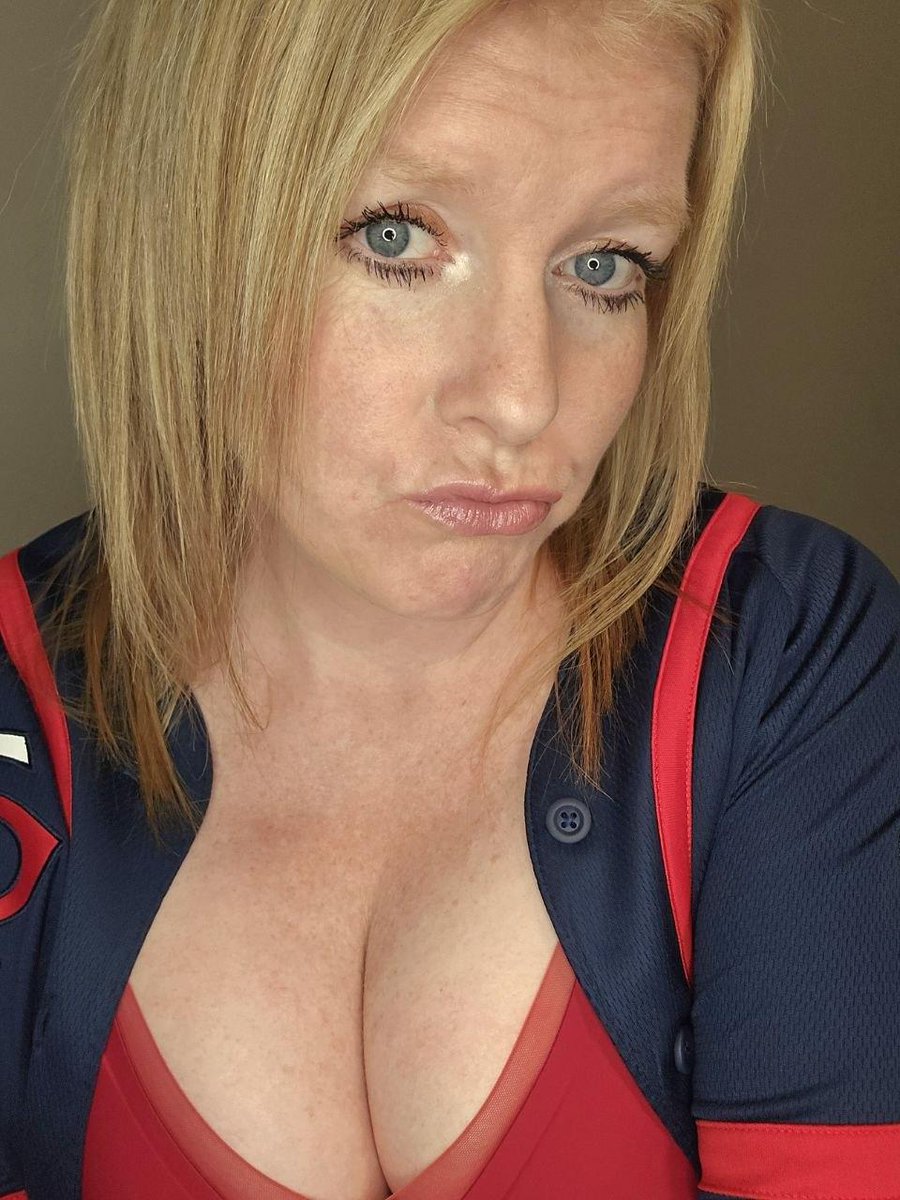 Ozanbbhl's tweet photo. smash or pass https://t.co/1NrwG8Pfzw