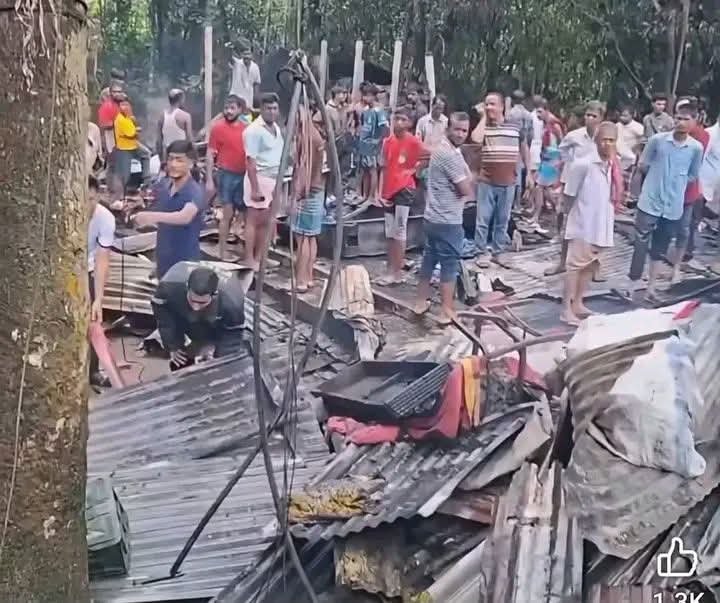 JoyantaKarmoker's tweet photo. Hindus are burning and Cleansing in Bangladesh! 

In Hathazari, Chattogram, Muzzlims set fire to the homes of six Hindu families, reducing them to ashes. A devastating fire in the Sarkarhat area between approximately 11:00 AM and 11:30 AM today has left the families destitute. https://t.co/RLFJCJ0lmt