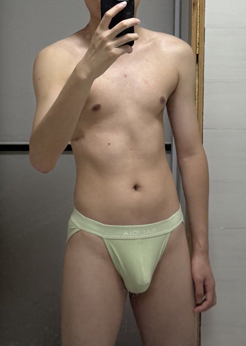 a_Suspicious13's tweet photo. 还有条高开叉🩲
朝上还是朝下呢
#三角内裤
#saligia https://t.co/IPY8uaQyod