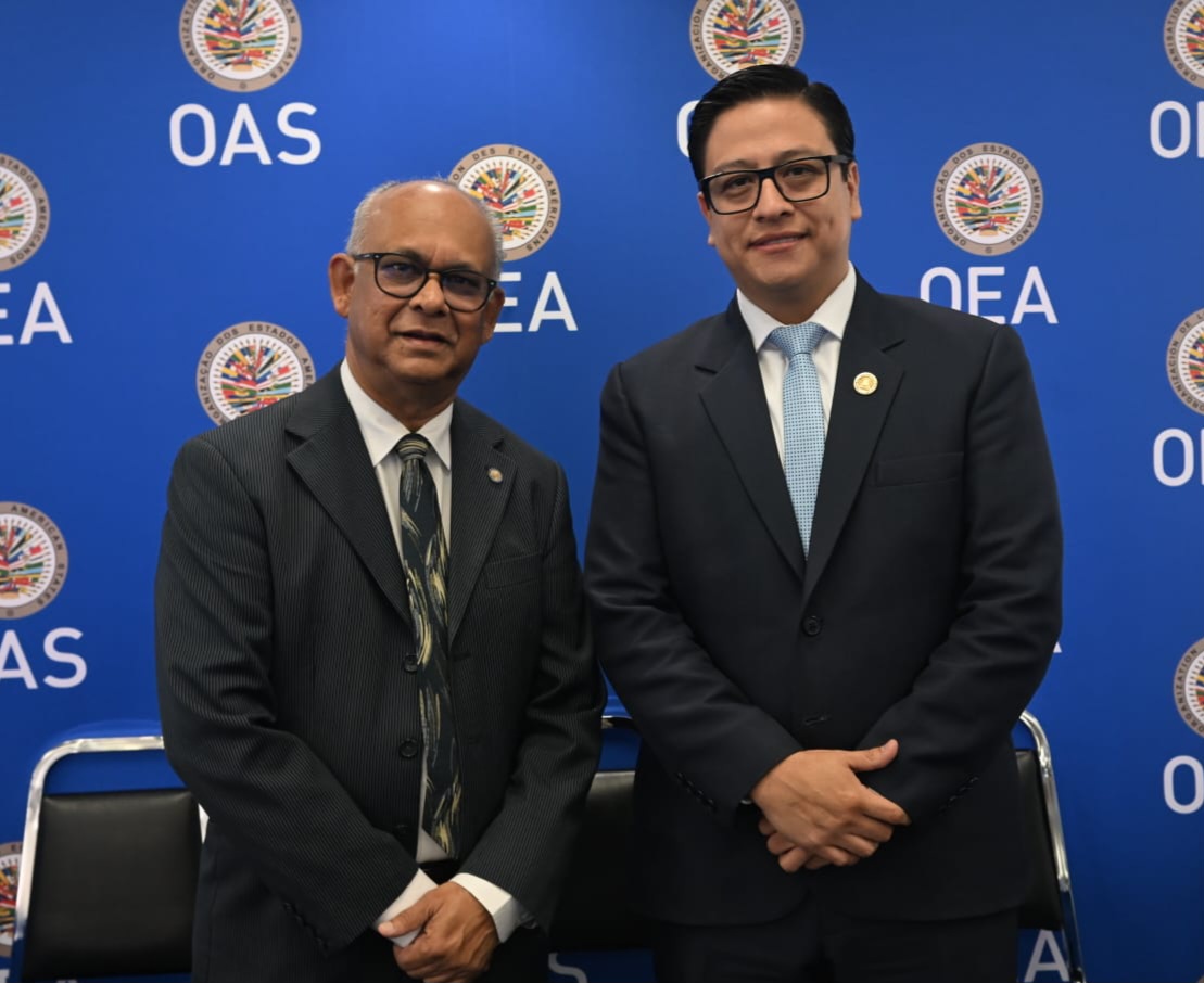 julioflores_r's tweet photo. Por primera vez, Guatemala presidió la reunión del Comité de Expertos del Mecanismo de Seguimiento a la Implementación de la Convención Interamericana contra la Corrupción (@MESICIC).

Con la participación inicial del secretario general de la @OEA_oficial, Albert Ramdin, y junto a expertas y expertos anticorrupción de la región, desarrollamos jornadas de trabajo para intercambiar experiencias y buenas prácticas orientadas a fortalecer la transparencia, la rendición de cuentas y el combate de la corrupción. Además, profundizamos en los desafíos que plantea la relación entre la corrupción y los delitos cibernéticos.