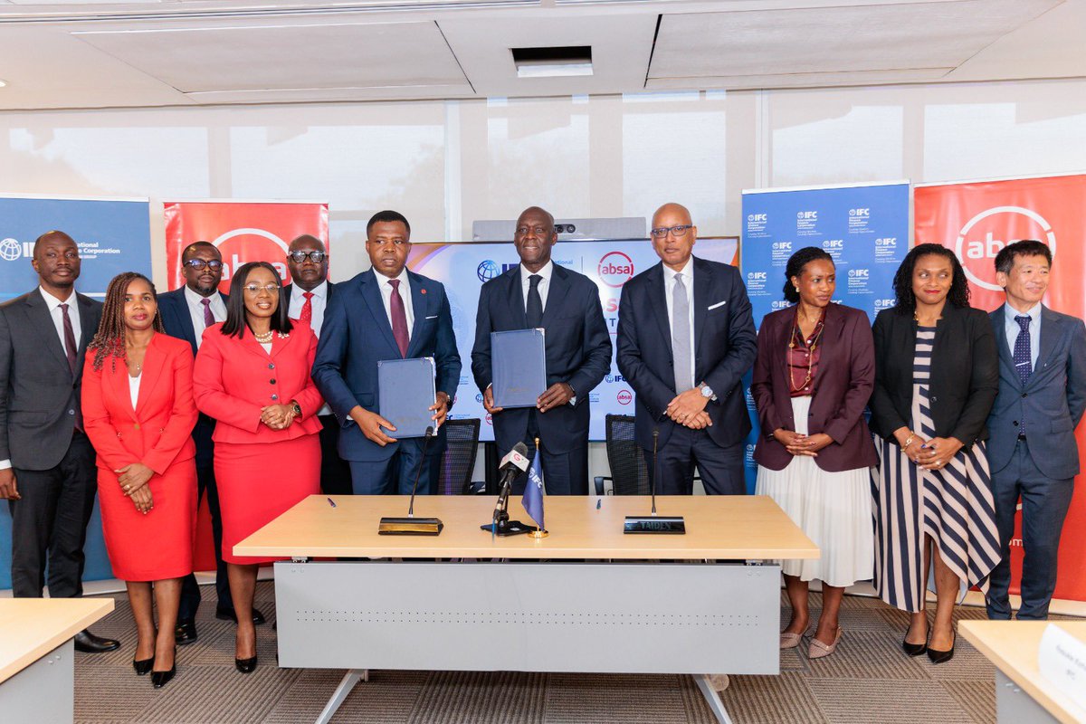 Diop_IFC's tweet photo. Today in Accra, I signed a new @IFC_org partnership with @AbsaGhana to expand working-capital financing across Ghana’s cocoa value chain.

This will help licensed buying companies reach nearly 140,000 smallholder farmers and keep more capital flowing through one of Ghana’s most important sectors.