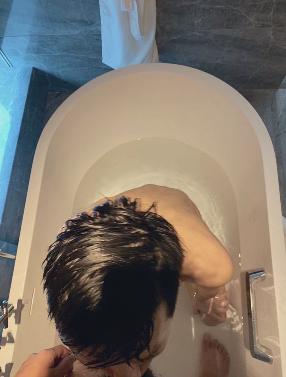 HaiCu14cm's tweet photo. Đã xong tại phòng tập, tắm xong, đi tìm em bot đó https://t.co/05zbNExxJ9