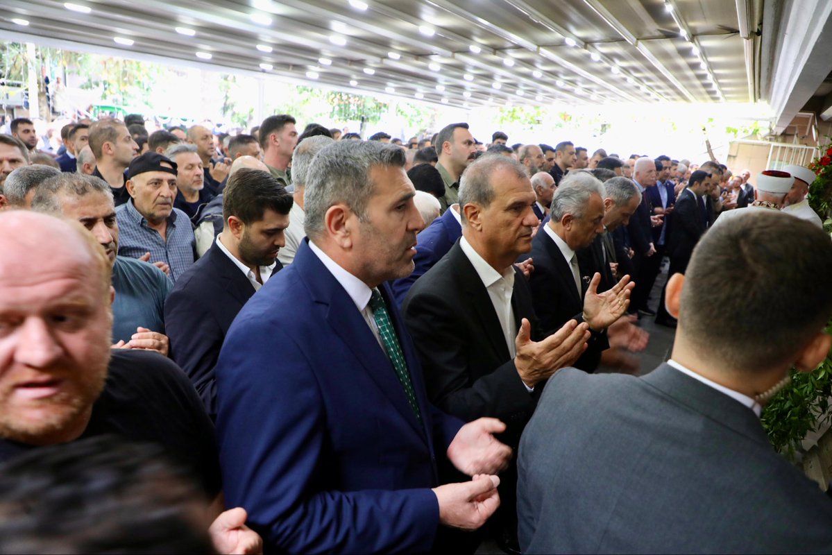 akbcekmece's tweet photo. Büyükçekmece Cumhuriyet Başsavcımız Sayın Ömer Karakaya’nın kıymetli validesinin cenazesine; İstanbul Valimiz Sayın Davut Gül ve İlçe Başkanımız Rasim Yağar katıldılar.

Merhumeye Allah’tan rahmet; Sayın Başsavcımız Ömer Karakaya ve kıymetli ailesine sabır ve başsağlığı diliyoruz.

@akpartiistanbul 
@abdullahozdemir 
@RYagar