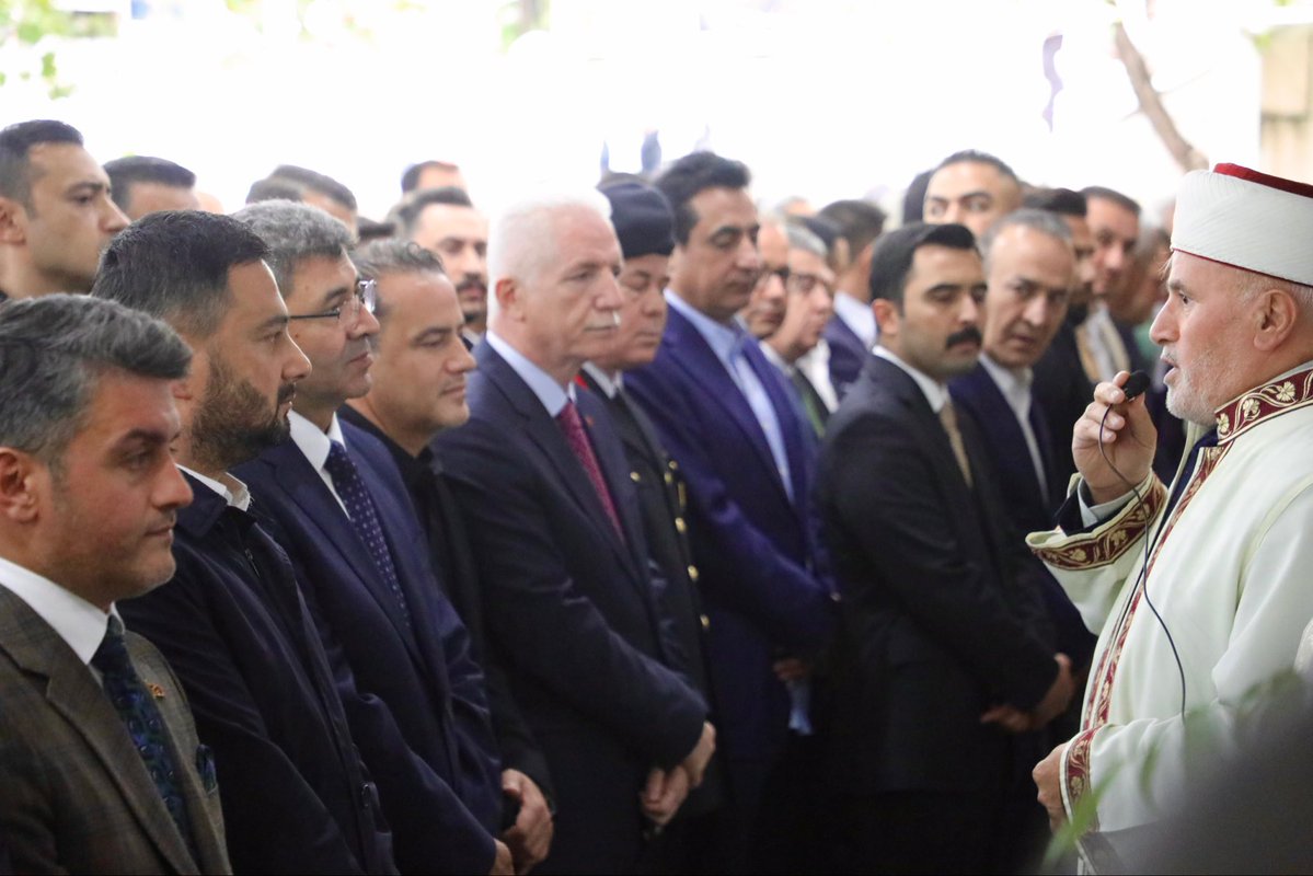 akbcekmece's tweet photo. Büyükçekmece Cumhuriyet Başsavcımız Sayın Ömer Karakaya’nın kıymetli validesinin cenazesine; İstanbul Valimiz Sayın Davut Gül ve İlçe Başkanımız Rasim Yağar katıldılar.

Merhumeye Allah’tan rahmet; Sayın Başsavcımız Ömer Karakaya ve kıymetli ailesine sabır ve başsağlığı diliyoruz.

@akpartiistanbul 
@abdullahozdemir 
@RYagar