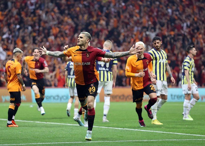 YellowRedReport's tweet photo. Aziz Yıldırım: “Galatasaray'ı kendi sahasında yeneceğiz. Ben bugünden söylüyorum.” 

(Yeni Açık) https://t.co/QfTVkTieNI