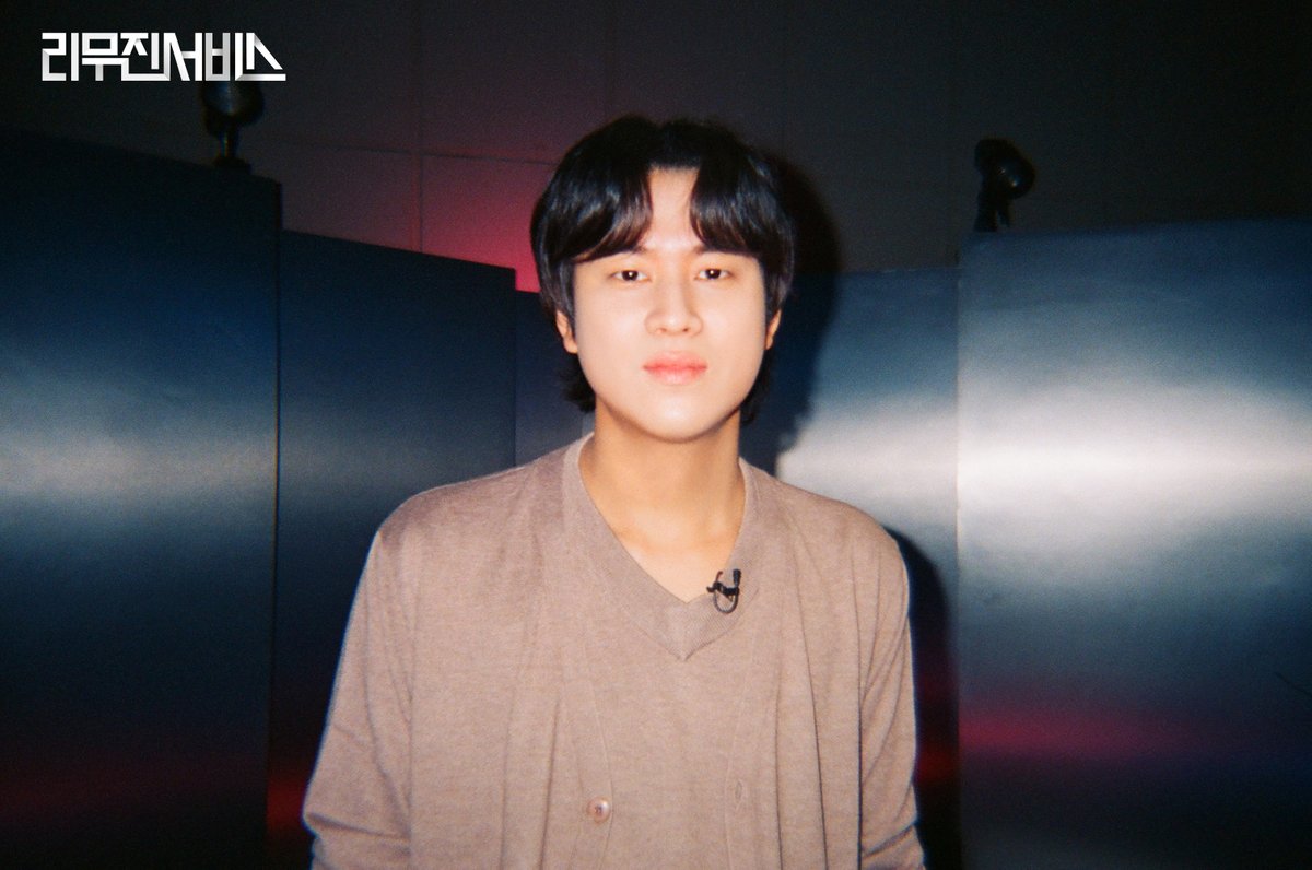 mujin_plz's tweet photo. 🎵오.노.추 <바이 바이>🧡

샛주황색으로 물들 가을과 찰떡인 곡!
하루의 끝에서 오렌지색 석양을 보면
무쥔장 생각이 나~🎶🌅

#이무진 #LEEMUJIN 
#리무진서비스 #LMJSV https://t.co/FVzo2lFIk1