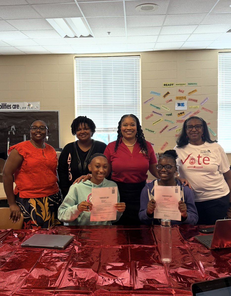 CHChargers's tweet photo. We partnered with the Macon Alumnae Chapter of Delta Sigma Theta Sorority, Inc. in registering students to vote.

Register to vote NOW! #WeLead https://t.co/NWgtwabdzA