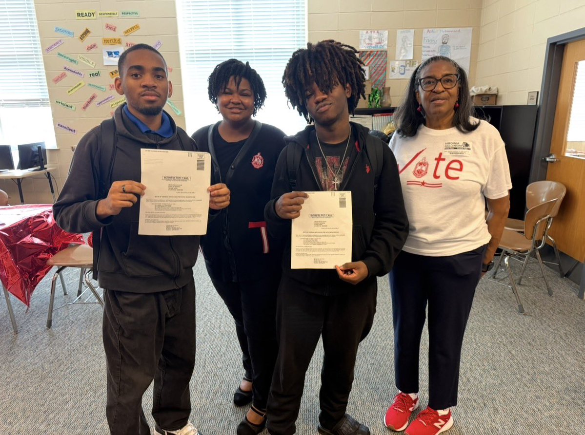 CHChargers's tweet photo. We partnered with the Macon Alumnae Chapter of Delta Sigma Theta Sorority, Inc. in registering students to vote.

Register to vote NOW! #WeLead https://t.co/NWgtwabdzA
