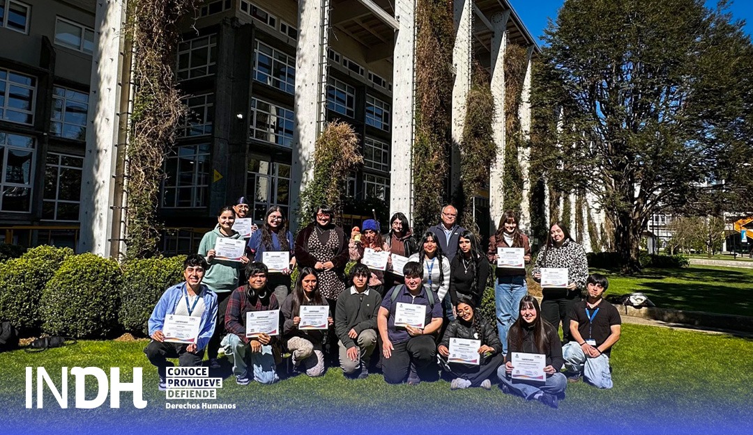 inddhh's tweet photo. #INDHLaAraucanía desarrolló el tercer y último taller del ciclo que realizó con la organización Academia Joven, el cual profundizó en el tema Derechos Humanos y Juventudes. En estas jornadas participaron 35 jóvenes que cursan estudios universitarios o técnicos en la región. En la última sesión la sede del INDH abordó también el tema de la interculturalidad, que fue solicitado por las y los jóvenes participantes. Al final del encuentro, se realizó la ceremonia de certificación.