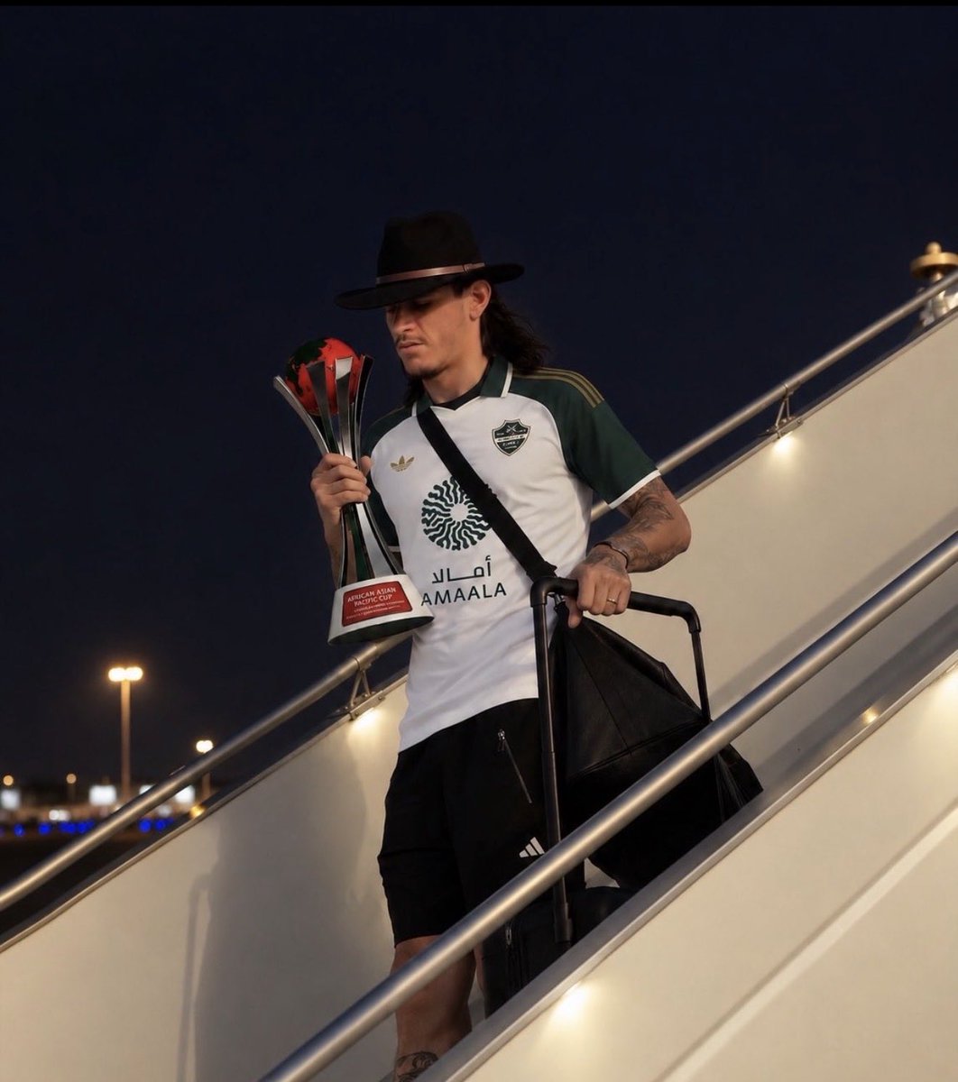 Dhm_28i's tweet photo. #WaitingForTheCupInJED 

اللهم اجعل كاس القارات الثلاث من نصيب النادي الاهلي الملكي النخبوي القاري https://t.co/vAIVXvuSLK