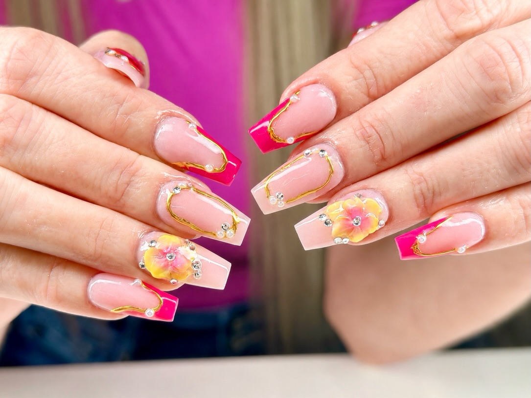 SiuBigpbp's tweet photo. Soft colors, sharp nails. Follow for more: @nailsbymimi. 11. https://t.co/VDebimxiBg