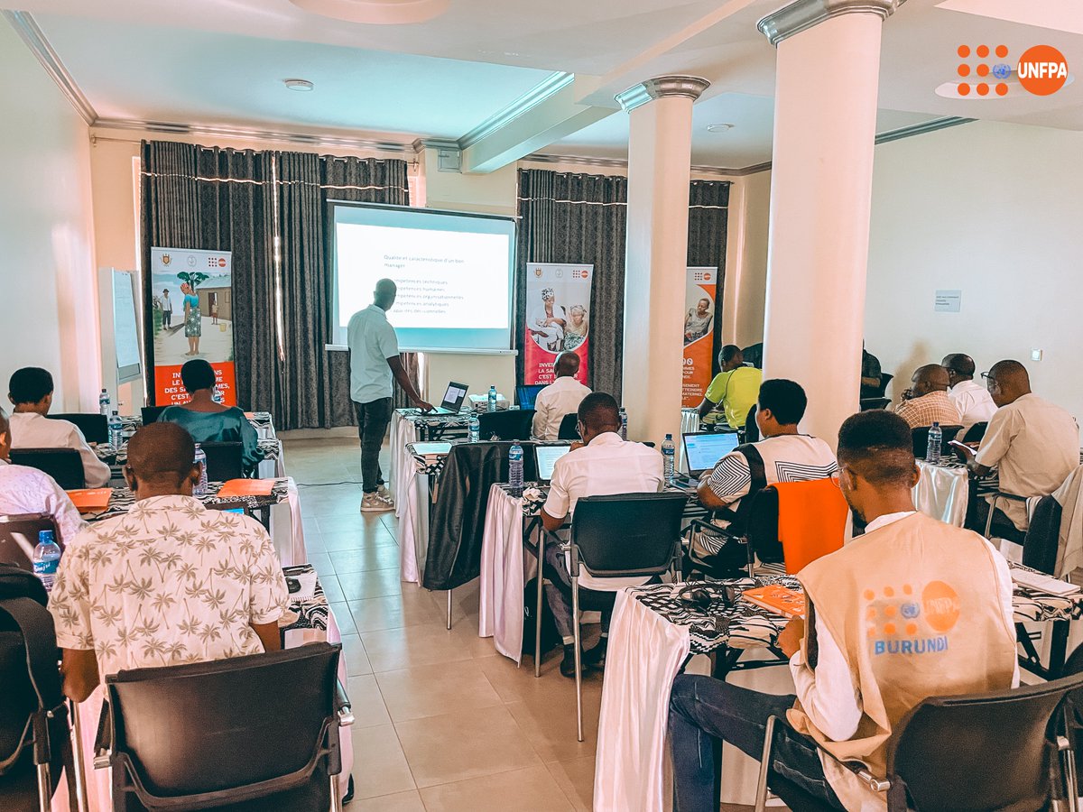 UNFPABurundi's tweet photo. Des maternités mieux gérées, des ressources mieux mobilisées et une prise en charge plus humaine et sécurisée : investir dans les compétences des sages-femmes, c’est contribuer à des accouchements dignes et sûrs pour chaque femme au Burundi. #UNFPA #SantéReproductive https://t.co/TZ61gykhl0
