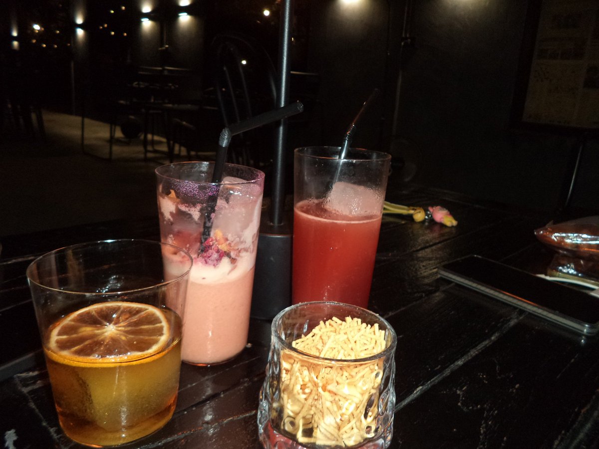 sectw_Inwpoker's tweet photo. trio date night https://t.co/5sIsLk5lWp
