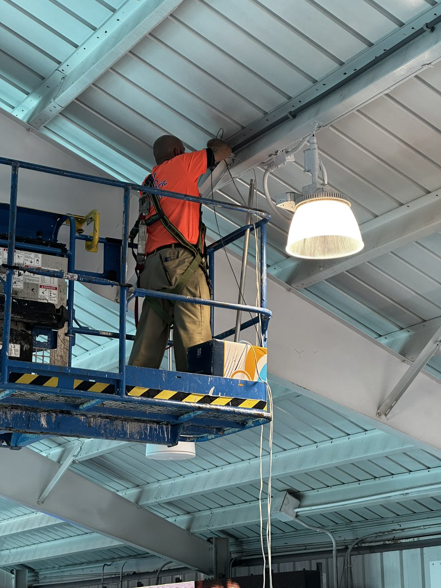 BosePro's tweet photo. High ceilings. Hard surfaces. Nonstop noise. Aquatic venues are brutal on acoustics. At Rosen Aquatic Center, @BosePro built sound design around real-world testing &amp; acoustic modeling. Clear audio, safer events. 
🔗  https://t.co/8GkhzrQSM2 
#AVIntegration https://t.co/dumgBtSAgl