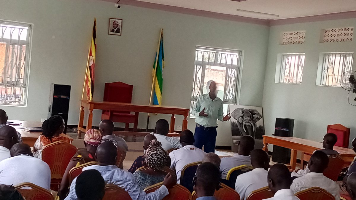 ObalimTonny's tweet photo. Today, I officiated a meeting with PDM SACCO leaders, LC1s &amp; LCIIs on the new guidelines separating political office from PDM leadership.

I appreciate our leaders for their work &amp; call for transparency, accountability &amp; teamwork as we strengthen PDM to better benefit our people. https://t.co/i3pMqj1SQA